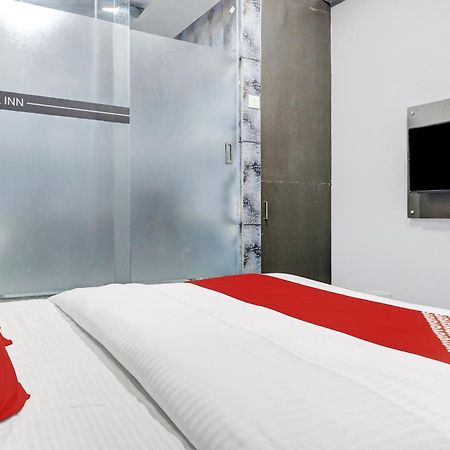 Oyo Flagship Hotel Royal Inn Surat Bagian luar foto