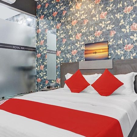 Oyo Flagship Hotel Royal Inn Surat Bagian luar foto