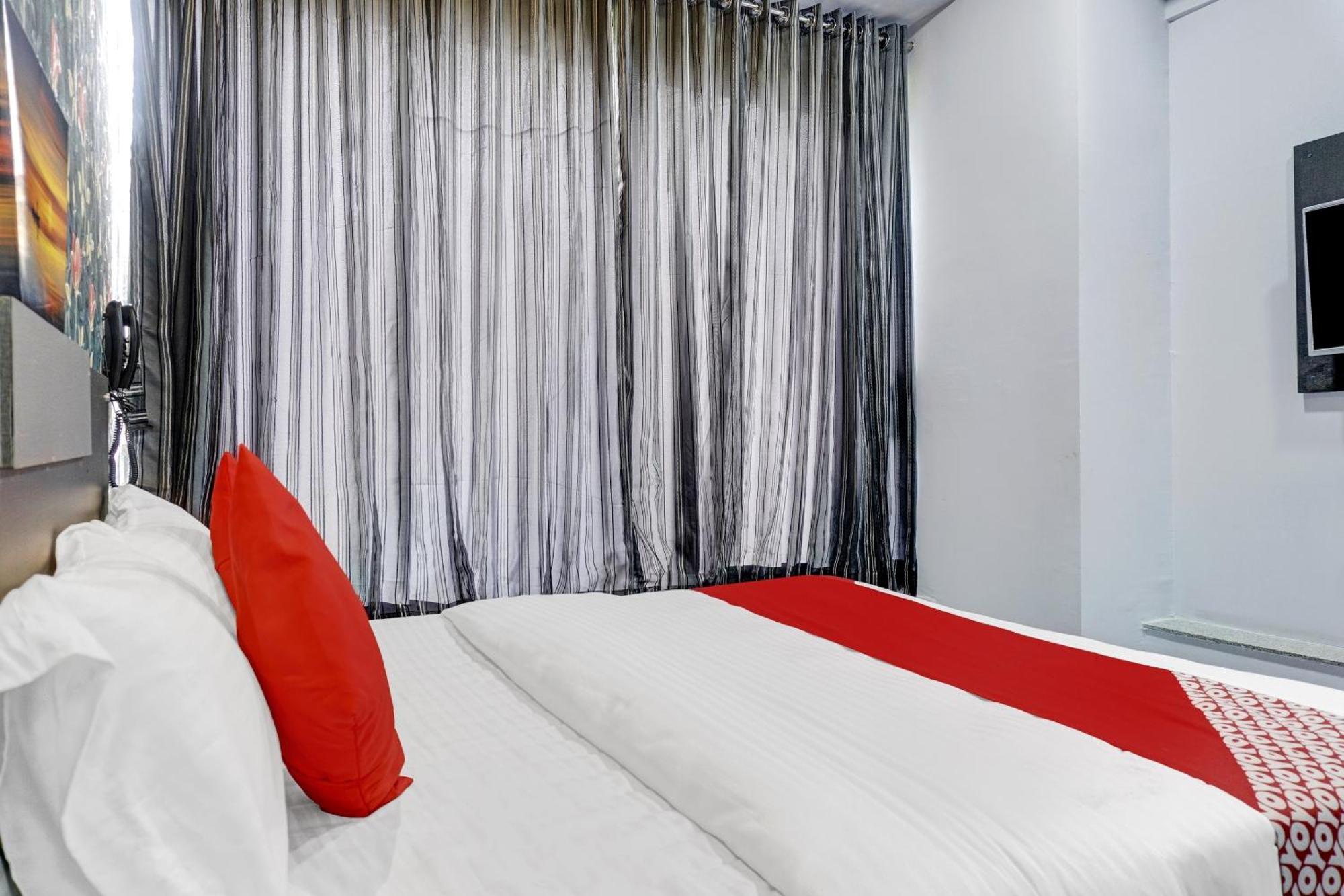 Oyo Flagship Hotel Royal Inn Surat Bagian luar foto