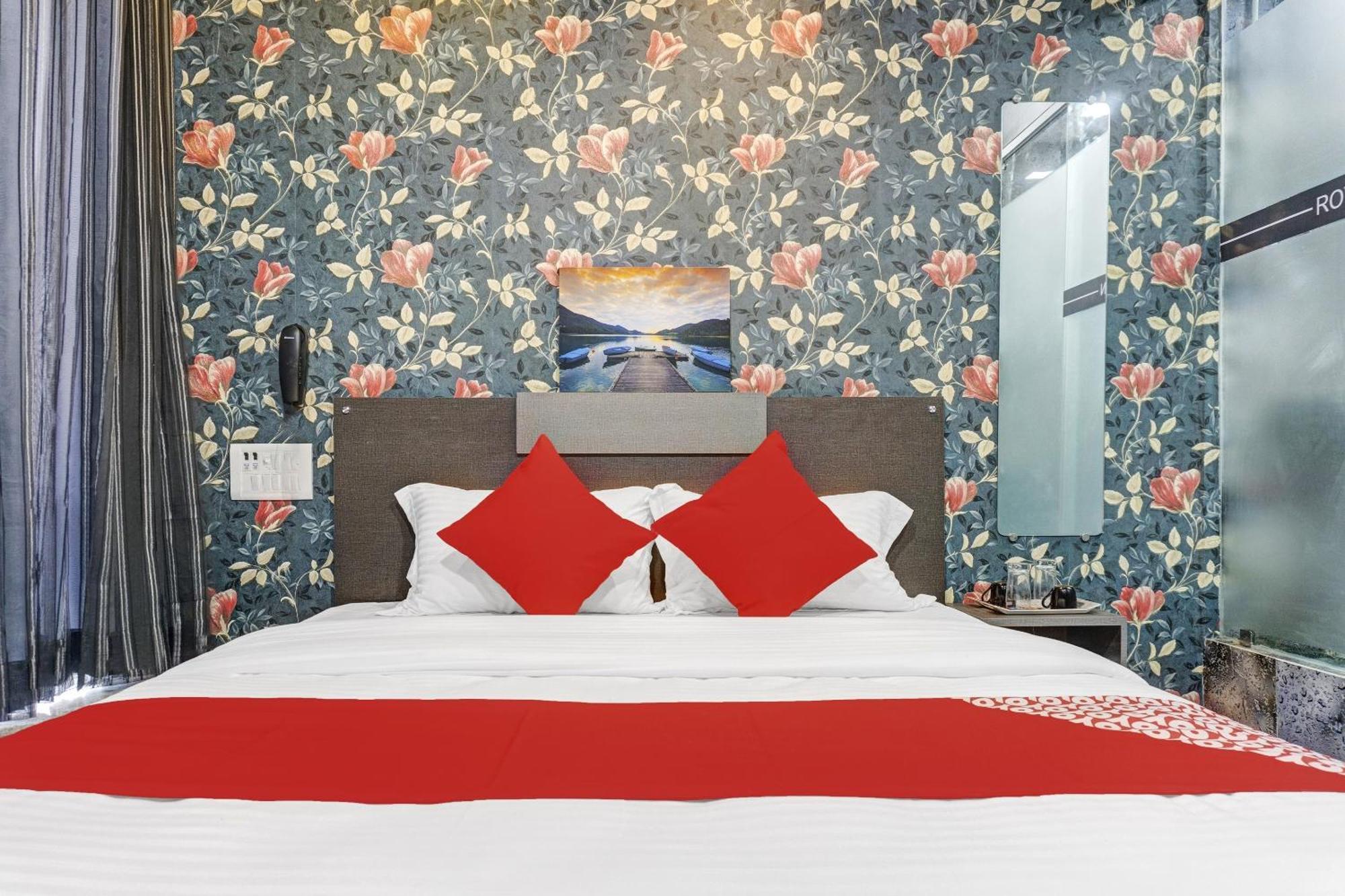 Oyo Flagship Hotel Royal Inn Surat Bagian luar foto