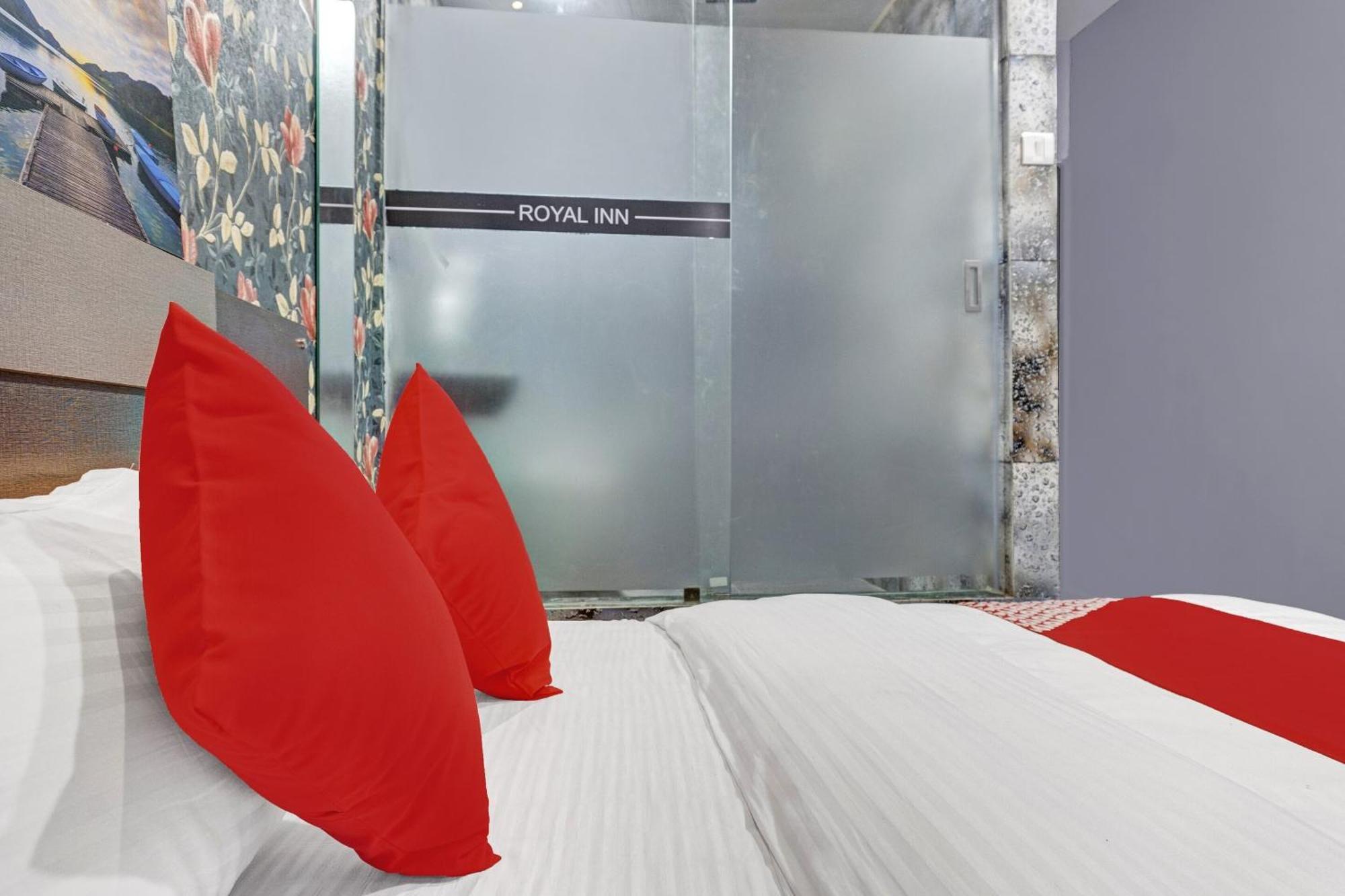 Oyo Flagship Hotel Royal Inn Surat Bagian luar foto
