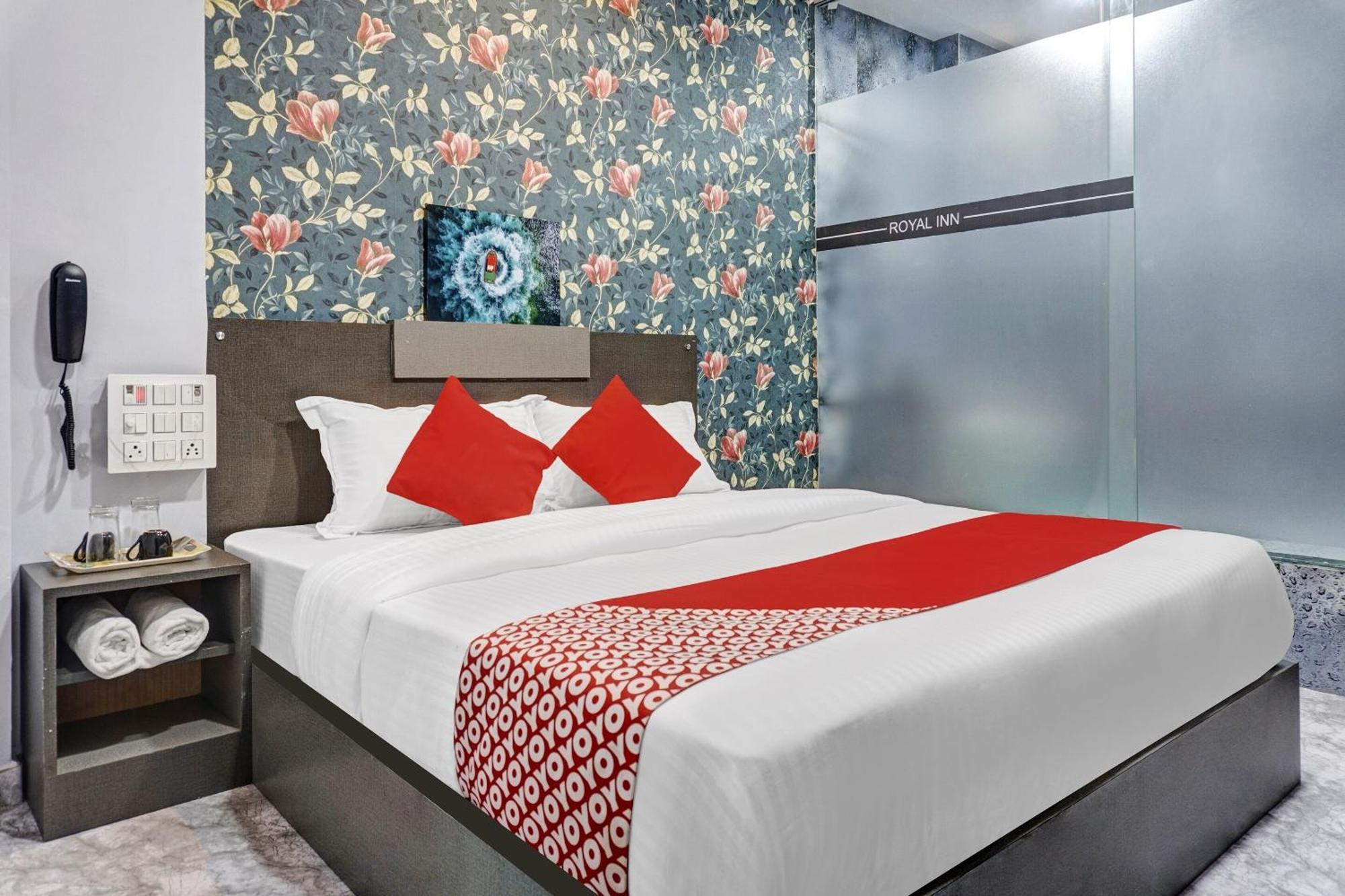 Oyo Flagship Hotel Royal Inn Surat Bagian luar foto