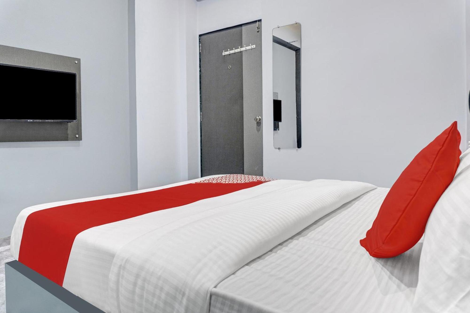 Oyo Flagship Hotel Royal Inn Surat Bagian luar foto