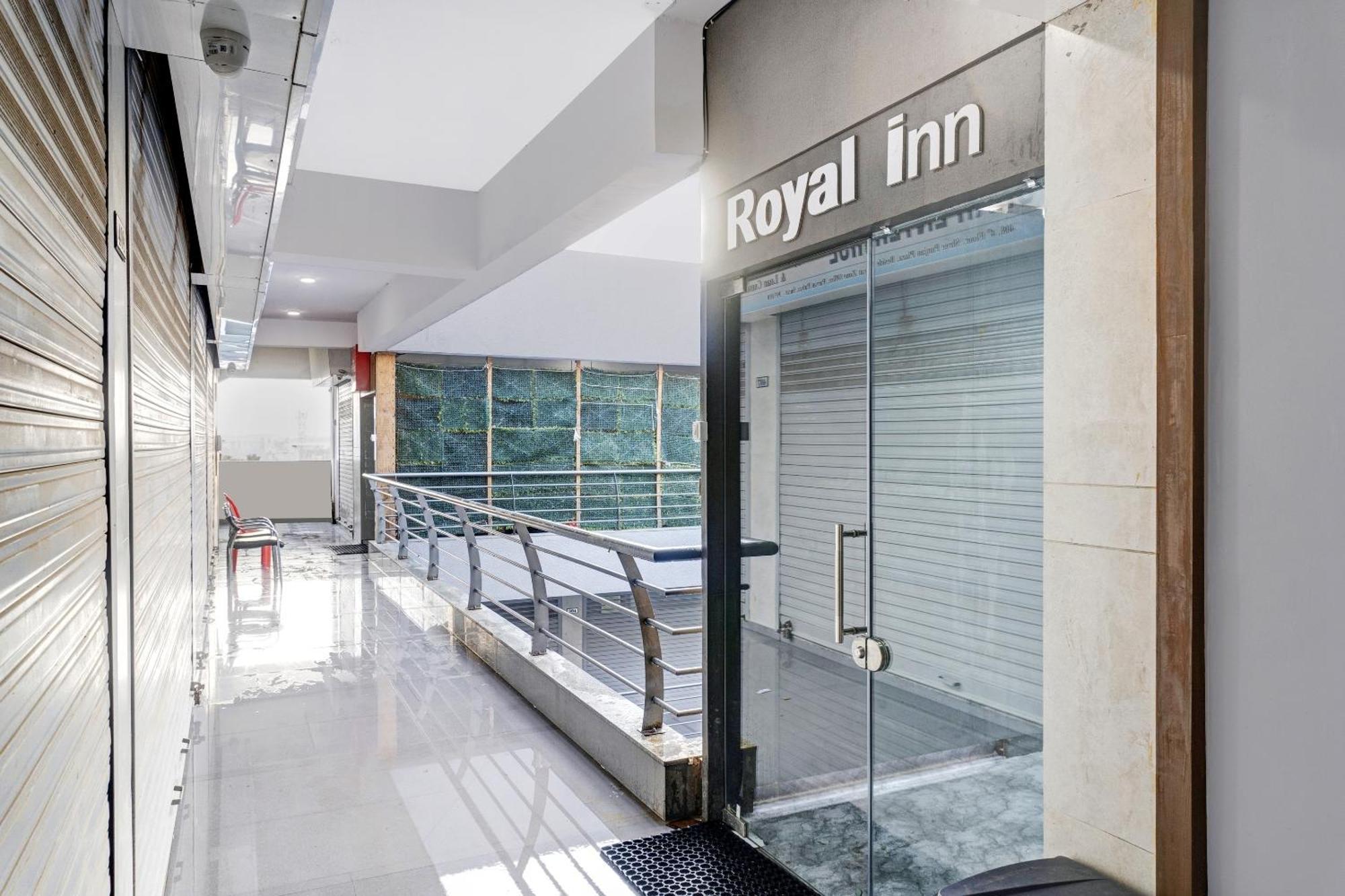 Oyo Flagship Hotel Royal Inn Surat Bagian luar foto